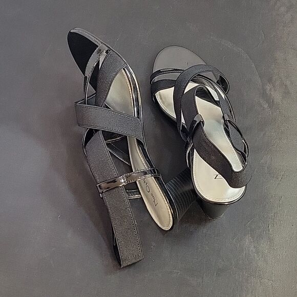 NUE OPTIONS LOW BLOCK HEEL CRISSCROSS ELASTIC STRAP OPEN TOE SANDAL - Picture 11 of 14